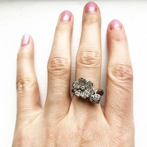 Vintage silver textured rhinestone flower ring